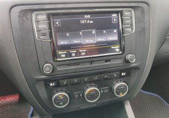 Подержанный автомобиль Volkswagen Jetta Sedan 2013 года (11 фото)