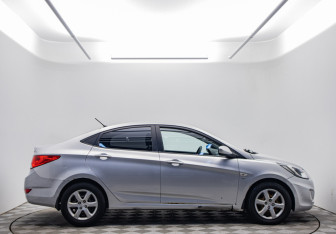 Подержанный автомобиль Hyundai Solaris Sedan 2011 года (4 фото)