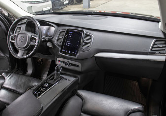 Подержанный автомобиль Volvo XC90 2020 года (11 фото)