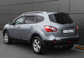 Подержанный автомобиль Nissan Qashqai+2 2011 года (7 фото)