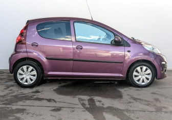 Подержанный автомобиль Peugeot 107 2012 года (4 фото)