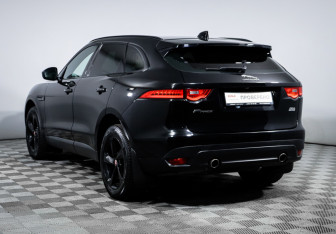 Подержанный автомобиль Jaguar F-Pace 2017 года (7 фото)