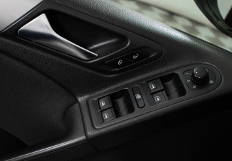 Подержанный автомобиль Volkswagen Golf Hatchback 2012 года (15 фото)