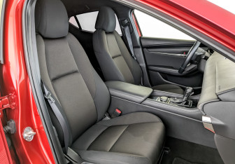 Подержанный автомобиль Mazda 3 Hatchback 2019 года (23 фото)