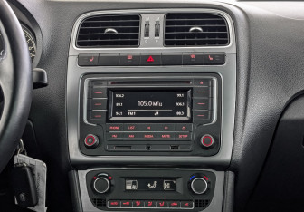 Подержанный автомобиль Volkswagen Polo Sedan 2016 года (17 фото)