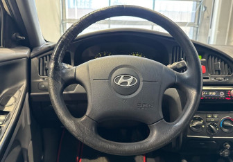 Подержанный автомобиль Hyundai Elantra Sedan 2005 года (14 фото)