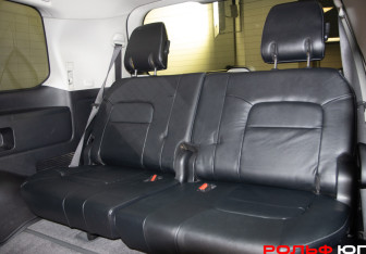 Подержанный автомобиль Toyota Land Cruiser Suv 2011 года (9 фото)