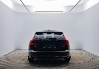 Подержанный автомобиль Volvo V60 2018 года (6 фото)