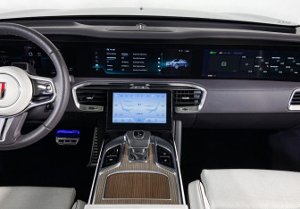 Подержанный автомобиль Hongqi E-HS9 2023 года (12 фото)