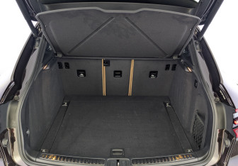 Подержанный автомобиль Porsche Macan 2016 года (10 фото)