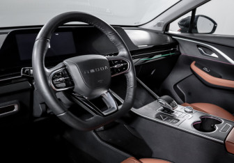 Подержанный автомобиль Omoda C5 2023 года (14 фото)
