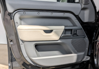 Подержанный автомобиль Land Rover Defender Suv 2024 года (19 фото)
