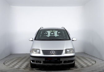 Подержанный автомобиль Volkswagen Sharan 2005 года (2 фото)