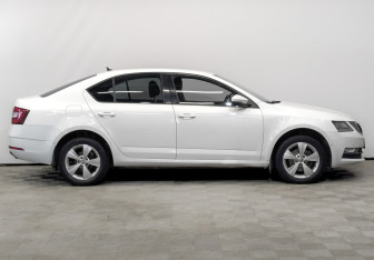 Подержанный автомобиль Skoda Octavia Liftback 2018 года (4 фото)