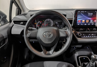 Подержанный автомобиль Toyota Corolla Sedan 2019 года (22 фото)