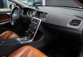 Подержанный автомобиль Volvo S60 2012 года (7 фото)