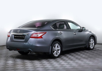 Подержанный автомобиль Nissan Teana 2014 года (5 фото)