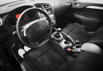 Подержанный автомобиль Citroen C4 Hatchback 2013 года (9 фото)