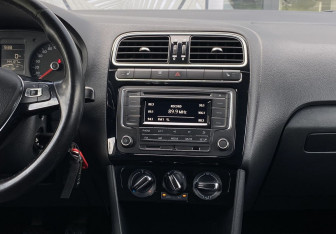 Подержанный автомобиль Volkswagen Polo Sedan 2017 года (11 фото)