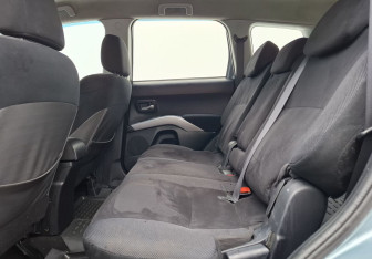 Подержанный автомобиль Mitsubishi Outlander 2008 года (11 фото)