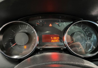 Подержанный автомобиль Peugeot 3008 2010 года (12 фото)