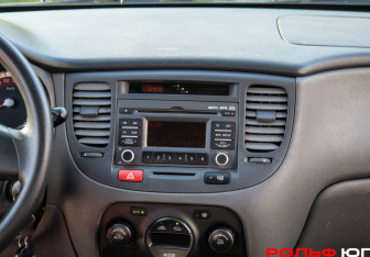Подержанный автомобиль Kia Rio Sedan 2010 года (13 фото)