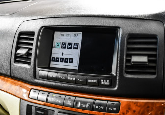 Подержанный автомобиль Toyota Mark II Sedan 2001 года (15 фото)