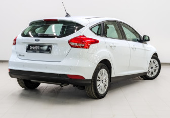 Подержанный автомобиль Ford Focus Hatchback 2018 года (5 фото)