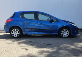 Подержанный автомобиль Peugeot 308 Hatchback 2010 года (4 фото)