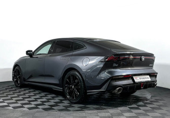 Подержанный автомобиль Changan UNI-V 2023 года (7 фото)