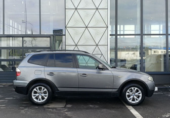 Подержанный автомобиль BMW X3 2010 года (4 фото)