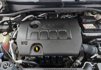 Подержанный автомобиль Toyota C-HR 2019 года (9 фото)