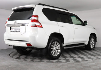 Подержанный автомобиль Toyota Land Cruiser Prado 2014 года (5 фото)