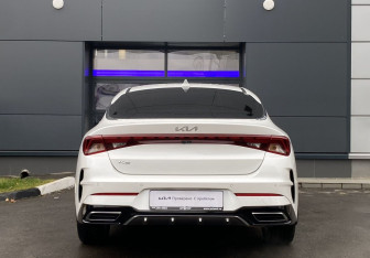 Подержанный автомобиль Kia K5 2022 года (6 фото)