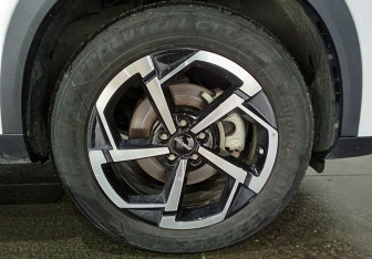 Подержанный автомобиль Jaecoo J7 2023 года (17 фото)