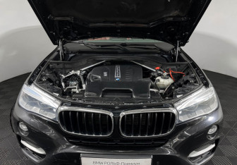 Подержанный автомобиль BMW X6 2017 года (10 фото)