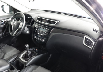 Подержанный автомобиль Nissan X-Trail 2015 года (10 фото)