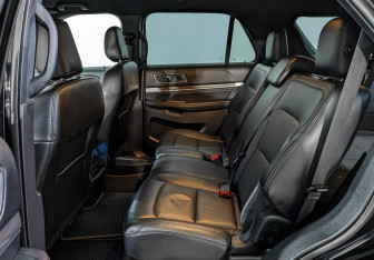 Подержанный автомобиль Ford Explorer 2019 года (17 фото)