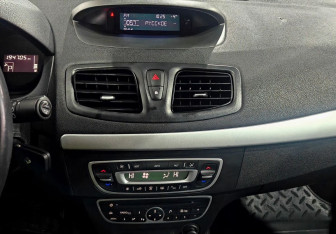 Подержанный автомобиль Renault Fluence 2012 года (13 фото)