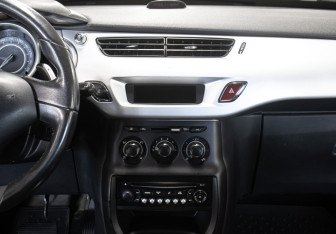 Подержанный автомобиль Citroen C3 Hatchback 2011 года (15 фото)