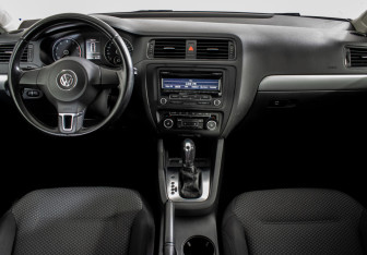 Подержанный автомобиль Volkswagen Jetta Sedan 2012 года (11 фото)