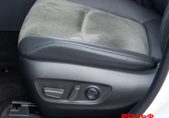 Подержанный автомобиль Toyota RAV4 2025 года (15 фото)