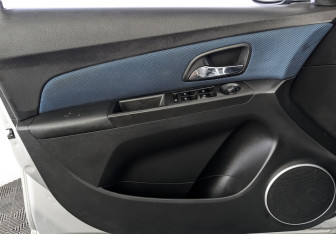 Подержанный автомобиль Chevrolet Cruze Hatchback 2015 года (19 фото)
