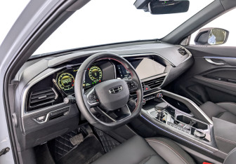 Подержанный автомобиль Geely Tugella 2024 года (16 фото)