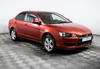 Подержанный автомобиль Mitsubishi Lancer Sedan 2010 года (3 фото)