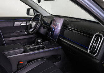 Подержанный автомобиль Jaecoo J7 2024 года (11 фото)