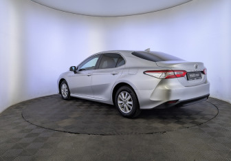 Подержанный автомобиль Toyota Camry Sedan 2019 года (7 фото)