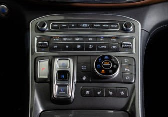 Подержанный автомобиль Hyundai Santa Fe 2021 года (16 фото)