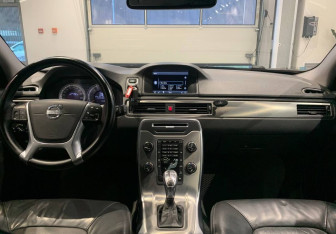 Подержанный автомобиль Volvo XC70 2012 года (11 фото)