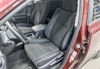 Подержанный автомобиль Toyota RAV4 2015 года (20 фото)